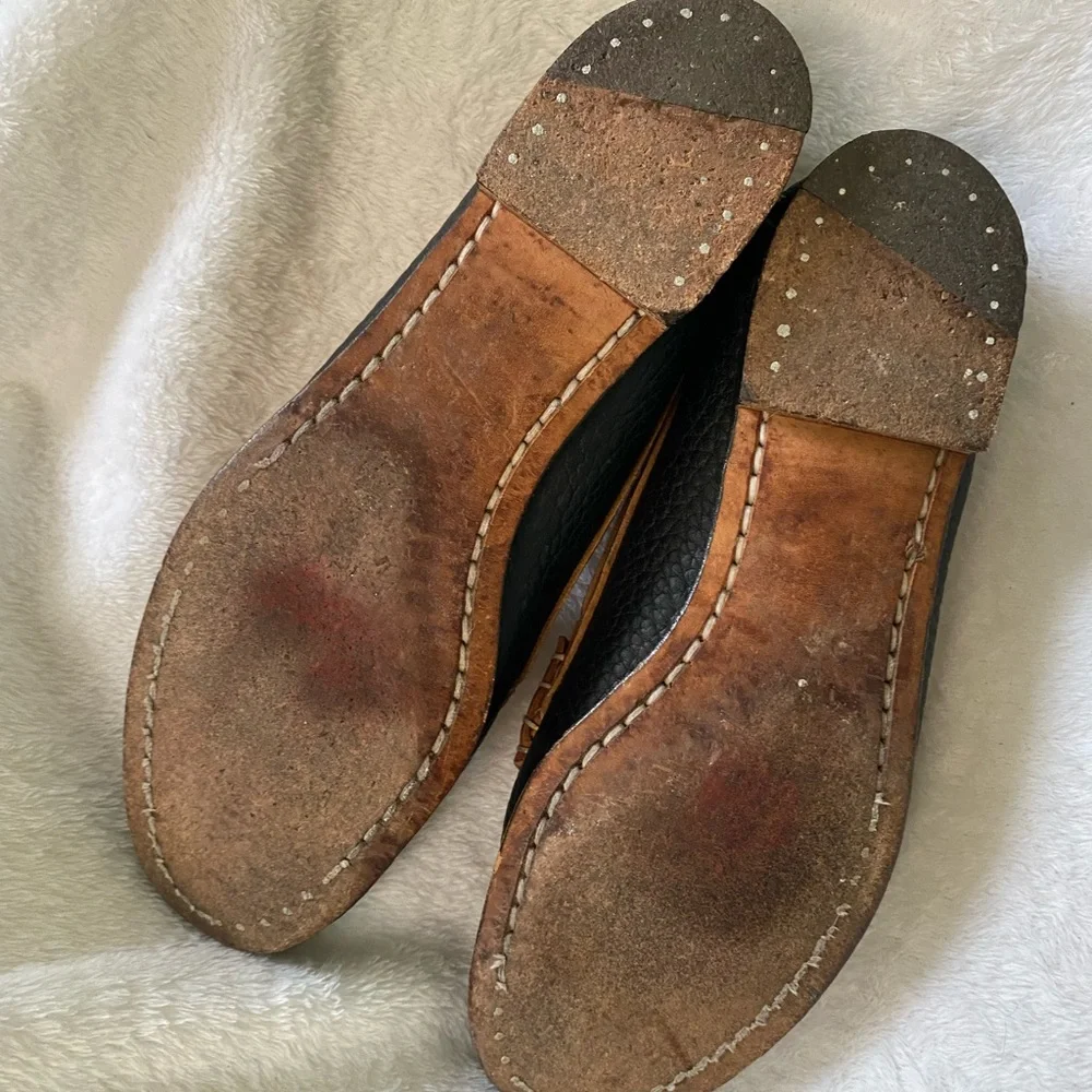 Dooney and Bourke Navy and Tan Pebbled Loafers 8.5 Two Tone Driving Moc Flats - Picture 6 of 8